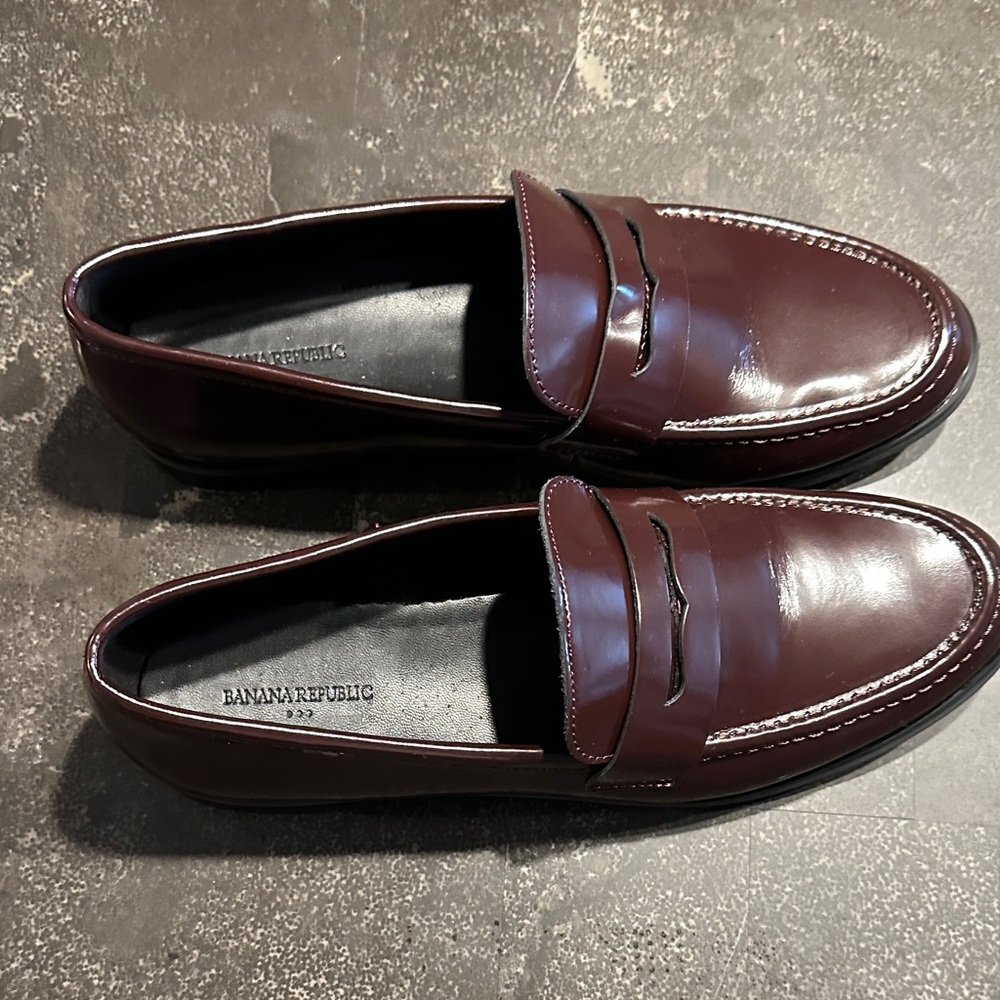 Banana Republic Women’s Burgundy Penny Loafers